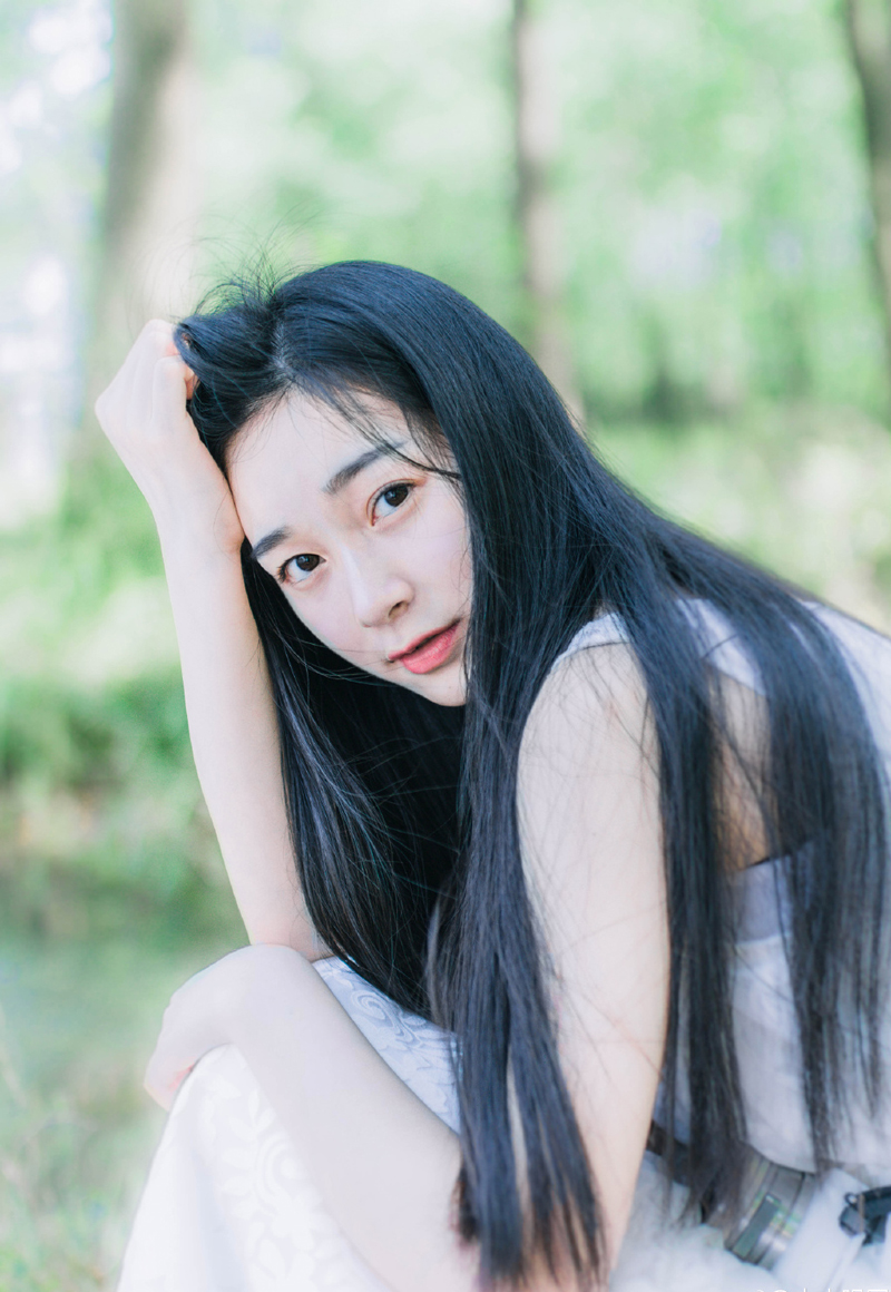 请你，担负起对自己的责任来，不但是活着就算了，更要活得热烈而起劲，不要懦弱，更不要别人太多的指引。每一天，活得踏实，将份内的工作，做得尽自己能力之内的完美，就无愧于天地